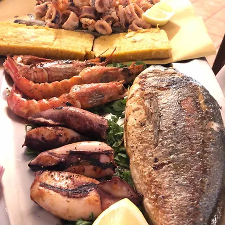 Giulio's - Beachfront *