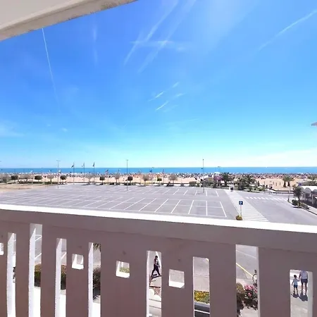 Giulio's - Beachfront Apartment *
