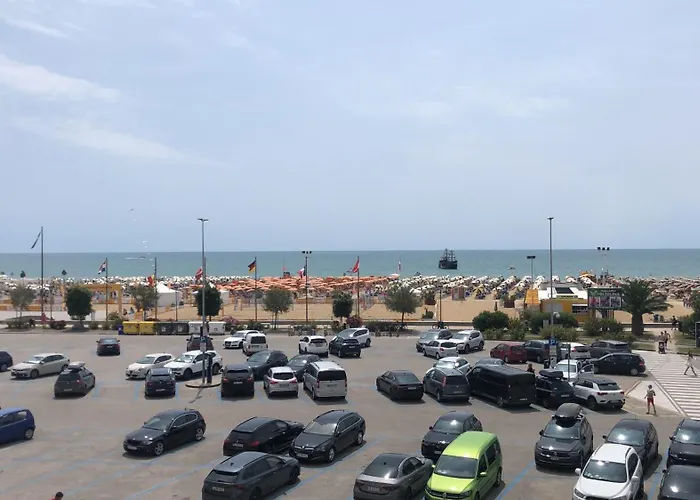 Giulio's - Beachfront * Бибионе