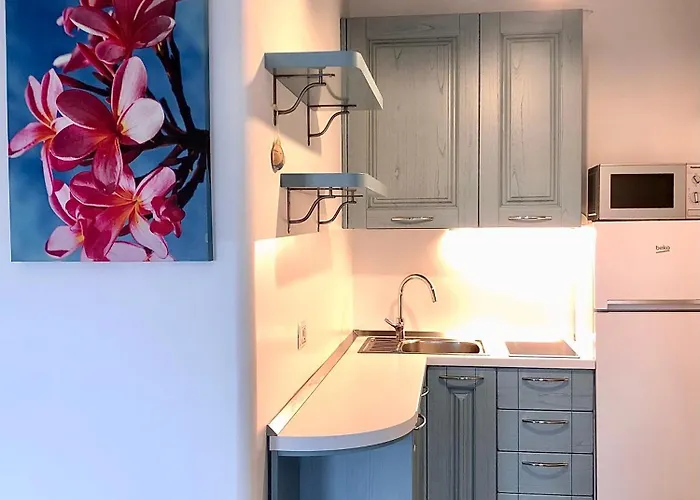 Giulio's - Beachfront Апартаменты